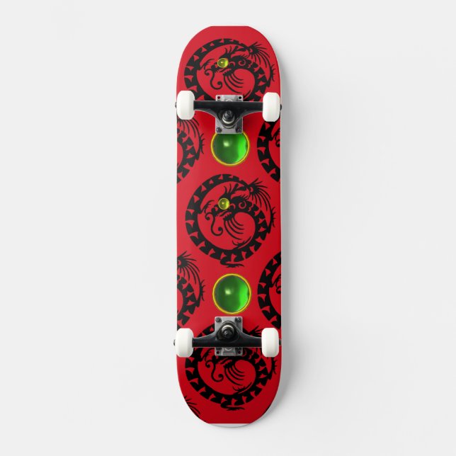 ROTES BLACK-SCHNEIZEN-DRAGON, Grüner Smaragd Skateboard (Vorderseite)