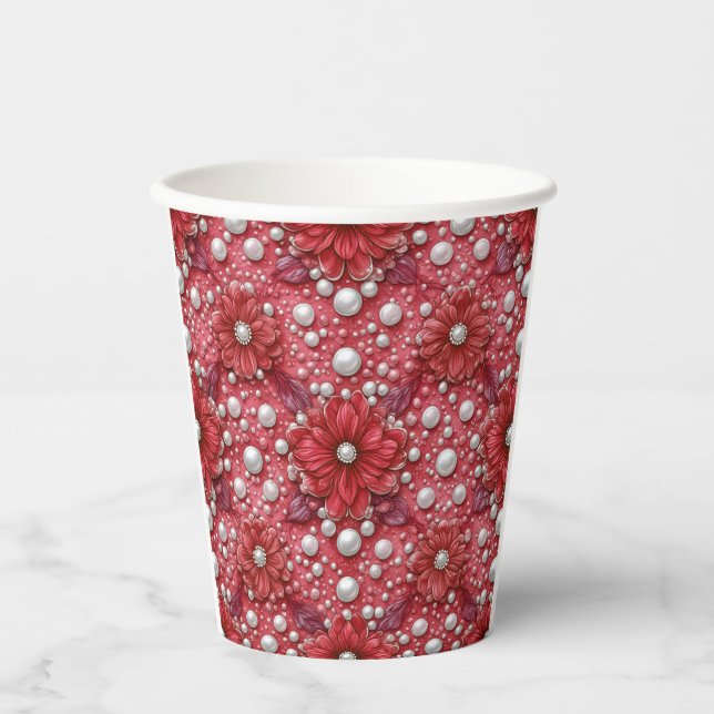 Rotes Blumenmuster mit Perlenakzenten Pappbecher (Vorderseite)