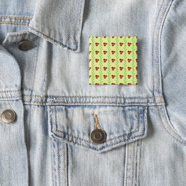Rotes Blumenrankenmuster auf hellgrünem Hintergrun Button (Von Creator hochgeladen)