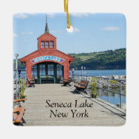Rotes Bootshaus am Seneca-See