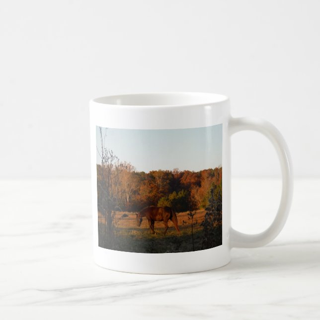 Rotes braunes Pferd, Herbstwald. Kaffeetasse (Rechts)