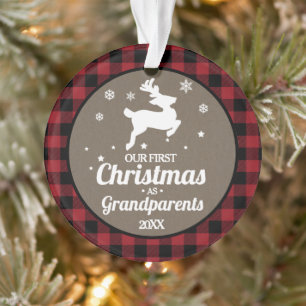 Rotes Büffel-Karo Großeltern 1. Weihnachten Ornament