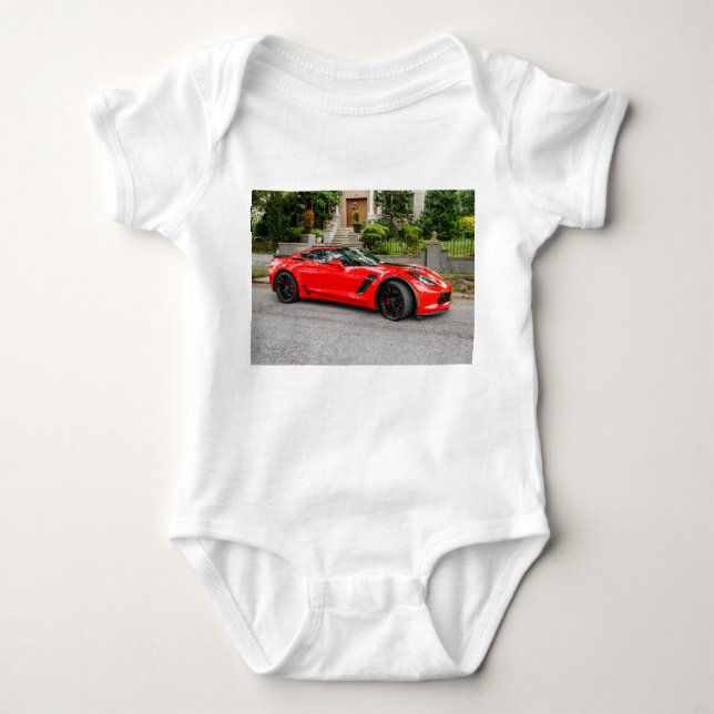 Rotes C7 Chevrolet Corvette Baby Strampler (Vorderseite)
