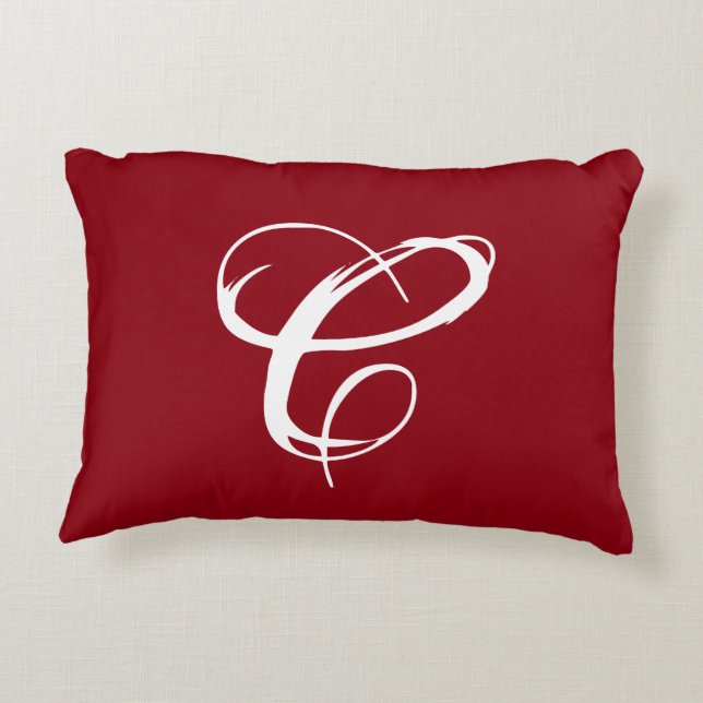 Rotes "C"-Akzent-Kissen mit Damask Back Zierkissen (Rückseite)