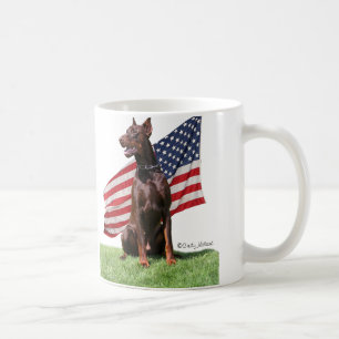 Rotes Dobermann und Flagge Tasse