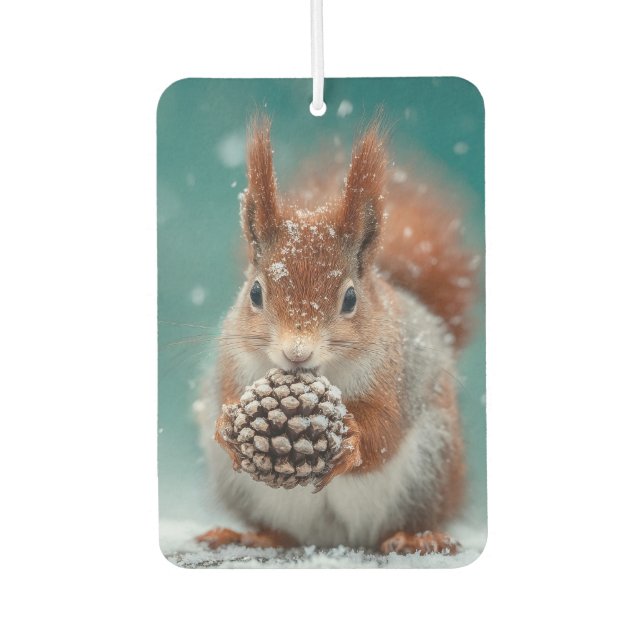 Rotes Eichhörnchen im Schnee mit Pinecone Autolufterfrischer (Vorderseite)