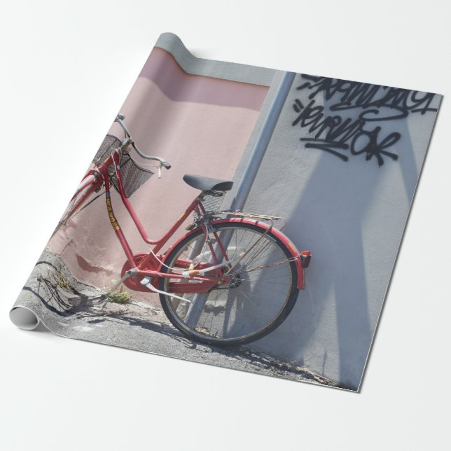 ROTES FAHRRAD AUF DER STRASSE GESCHENKPAPIER (Ungerollt)