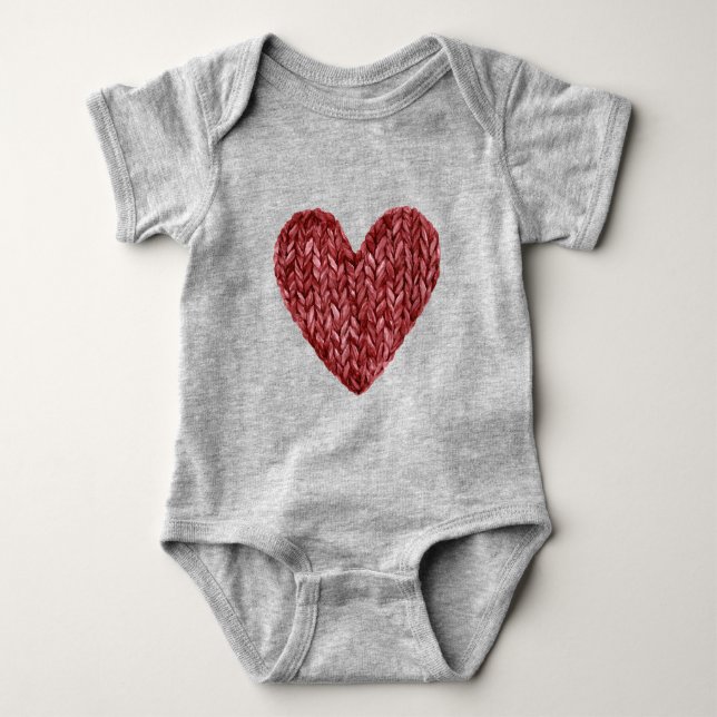 Rotes falsches Strickherz Baby Strampler (Vorderseite)