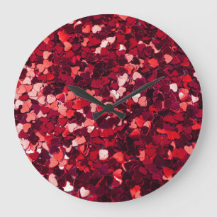 Rotes Glitzer Herz: Minimalistische Textur. Große Wanduhr