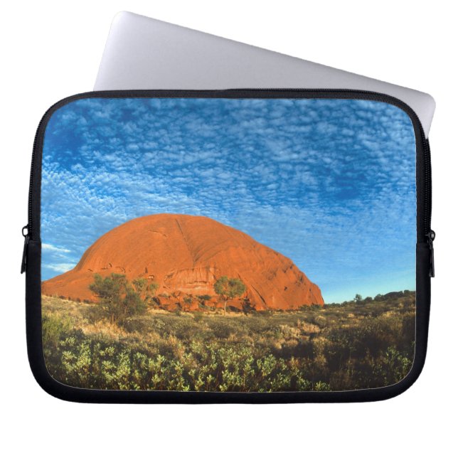 Rotes Glühen des berühmten Ayers Rock im Outback Laptopschutzhülle (Vorderseite)