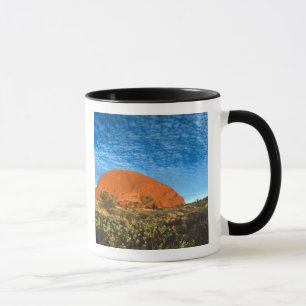 Rotes Glühen des berühmten Ayers Rock im Outback Tasse