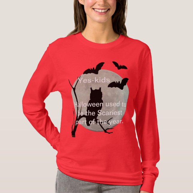 Rotes Halloween und Fledermäuse Langschläfchen T-Shirt (Vorderseite)