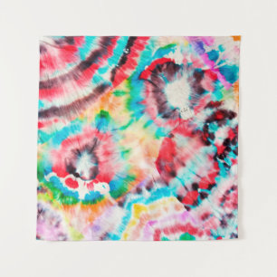 Rotes Hart Grunge. Shibori-Muster. Goldene Pinsel Wandteppich