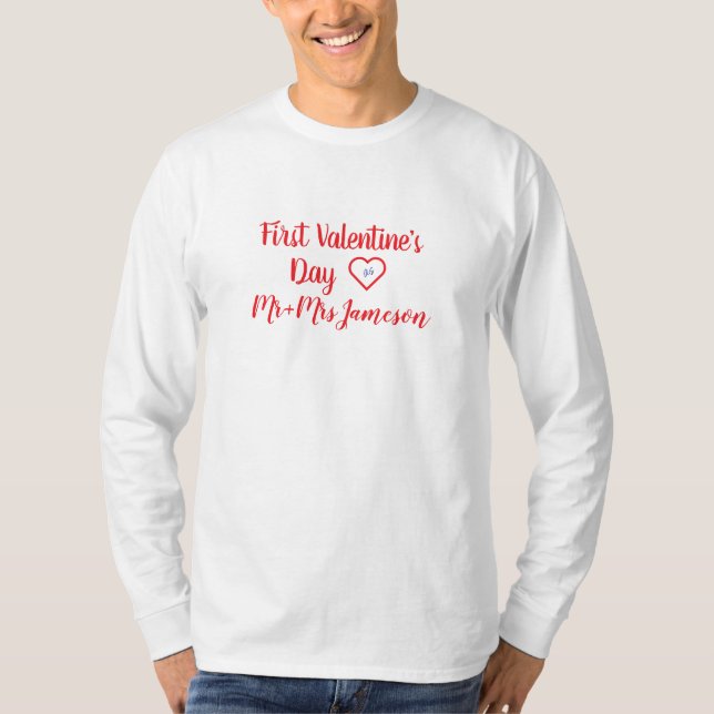 Rotes Herr + Frau 1. Valentinstag T-Shirt (Vorderseite)