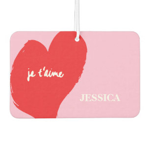 Rotes Herz mit je t’aime-Text auf rosa Hintergrund Autolufterfrischer