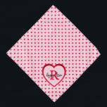 Rotes Herz Rosa Personalisierter Name Pet Halstuch<br><div class="desc">Hübsche rote Herzen,  über eine rosa Leinwand sprinkled,  fertig mit einem großen Herz,  das das Monogramm und den Namen Ihres Tieres zeigt. Textstile,  -größen und -farben können über das Menü Bearbeiten geändert werden. Sie können auch die Hintergrundfarbe im Menü bearbeiten ändern.</div>