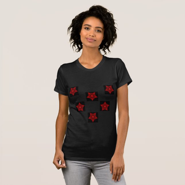 Rotes Herz schwarz, feine geometrische Kunst T-Shirt (Vorne ganz)
