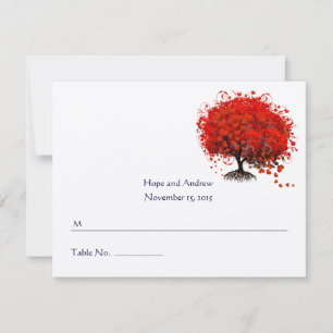 Rotes Herzleder Tree Transfer auf gefaltete Zeltka RSVP Karte