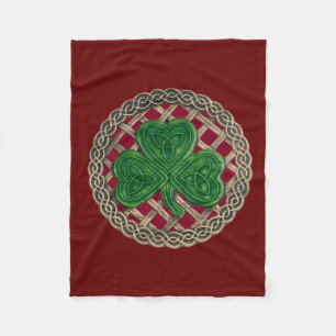 Rotes Kleeblatt auf Celtic Knots-Fleece-Decke Fleecedecke