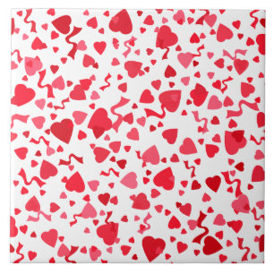 Rotes Konfetti-Herzen-Design Fliese