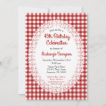 Rotes Land Gingham Birthday Party Einladung<br><div class="desc">Eine niedliche landschaftliche rustikale Geburtstagsveranstaltung mit rotem Gingham-Hintergrund und einem Spitzenzentrum. Perfekt für Meilenstein Geburtstage wie 18. 20. 21. 30. 35. 40. 45. 50. 55. 60. 65. 70. 75. 80. 85. 90. 95. und 100.oder jedes Alter!</div>