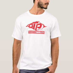 Rotes Logo DTP auf dem T - Shirt der weißen Männ