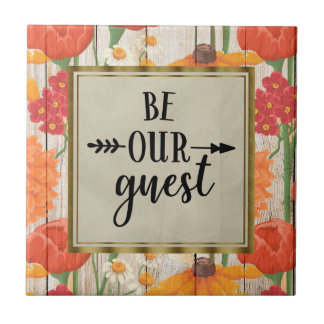 Rotes Orangenblumenwald ist unser Gast Fliese