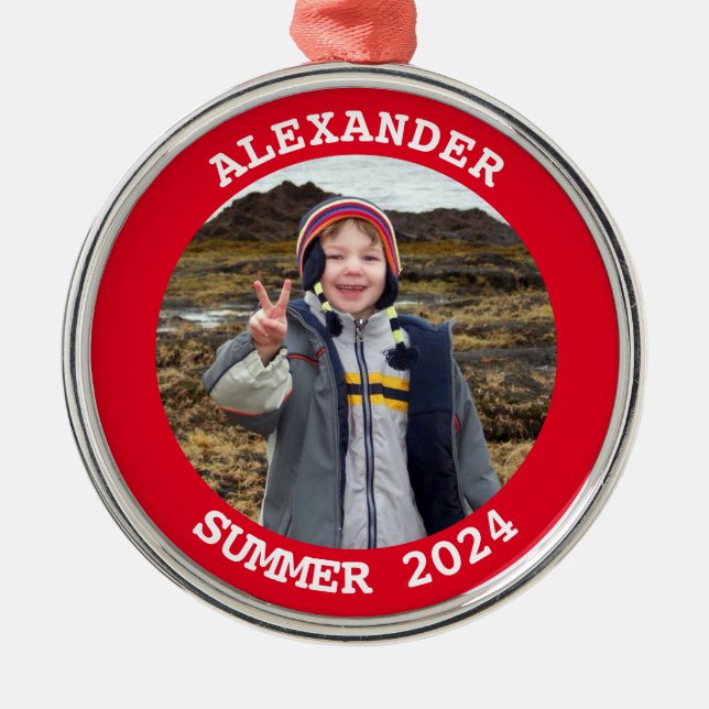 Rotes Personalisiertes Round Family Foto Ornament Aus Metall (Vorne)