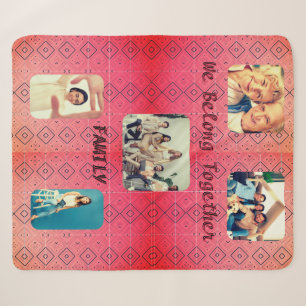 Rotes Retro-Familienfoto mit fünf Diamanten Sherpadecke