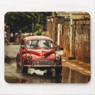 Rotes RetroMobile. Morris-Minderjähriger Mousepad