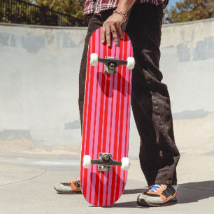 Rotes Rosa Stylisches Streifenmuster Design Skateboard