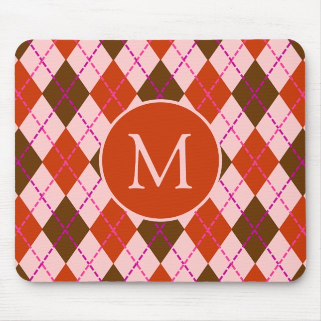 Rotes Rosa und Braunes Argyle-Muster Monogramm Mousepad (Vorne)