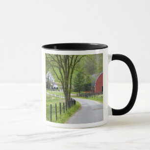 Rotes Scheunen und Bauernhaus bei Berlin, Ohio. Tasse