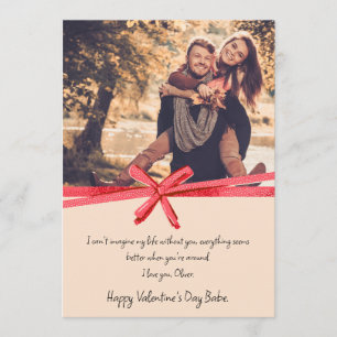 Rotes Schleifenband Valentinstag Foto Feiertagskarte