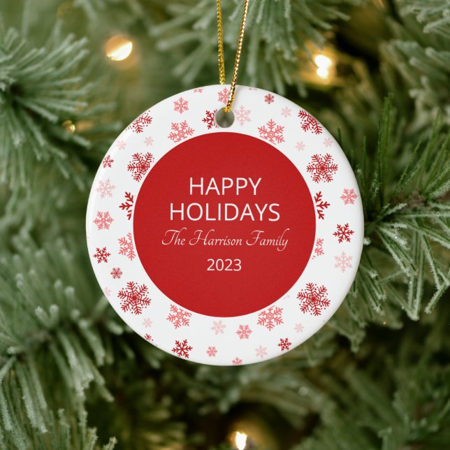 Rotes Schneeflocken Happy Holidays Foto Keramik Ornament (Baum)