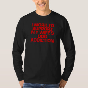 Rotes Sprichwort Ich arbeite, um die Dog Addicat m T-Shirt