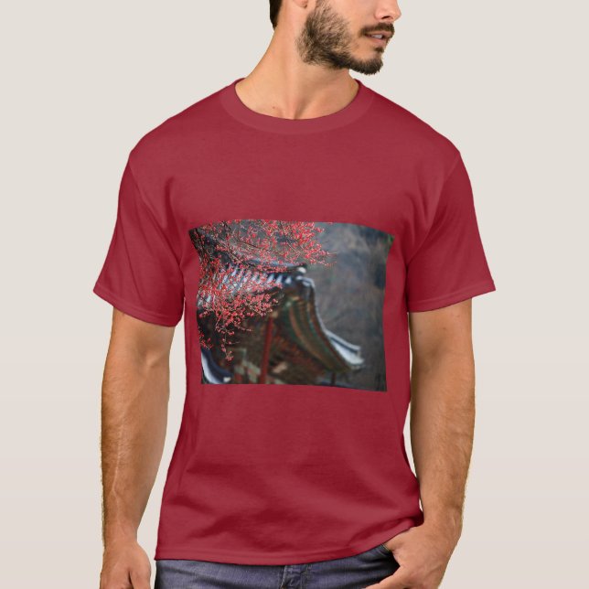 Rotes T-Shirt (Vorderseite)
