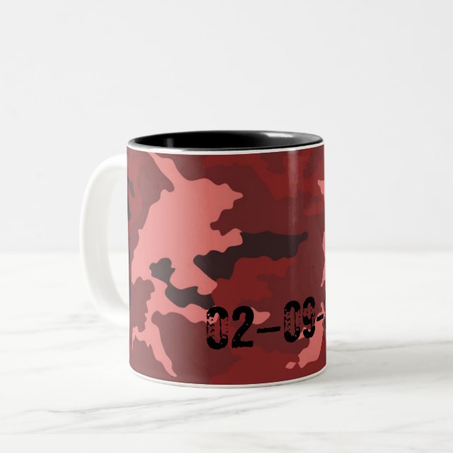 Rotes Tarnmuster Zweifarbige Tasse (Vorderseite Links)