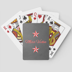Rotes u. weißes Monogramm auf schwarzen Spielkarten