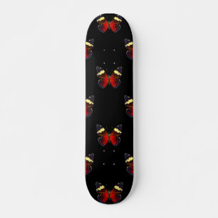 Rotes und schwarzes Schmetterlingsmuster Skateboard