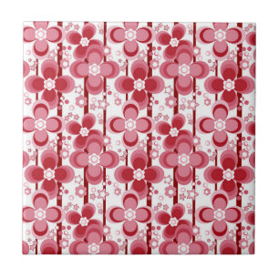 Rotes und weißes Blumenmuster Fliese