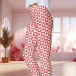 Rotes und weißes Karton - Valentinstag Leggings<br><div class="desc">Diese Leggings des Roten und Weißen Schachbretts sind eine charmante Art, Liebe zu feiern. Mit einem spielerischen karierten Herzmuster in kräftigen Rot-Weiß-Farbtönen sind diese Leggings perfekt geeignet für Valentinfestlichkeiten oder um dem Alltagsstil eine Touch Liebe hinzuzufügen. Diese Leggings aus weichem, dehnbarem Material für Komfort machen aus ihnen ein modisches Statement...</div>