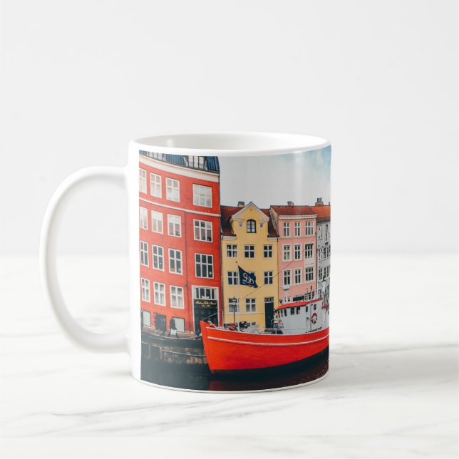 ROTES UND WEISSES KONKRETES GEBÄUDE KAFFEETASSE (Links)