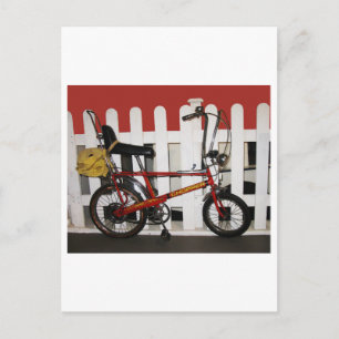 Rotes Vintage-Fahrrad Retro-Chopper aus den 1970er Postkarte
