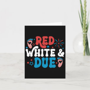 Rotes Weiß und Fälligkeit 4. Juli Schwangerschafts Karte