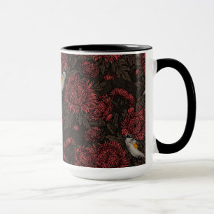 Rotfrüchte in den Chrysanthemen in braun und rot Tasse