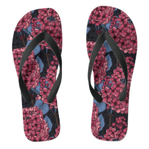 Rotlila auf dunkelblau flip flops