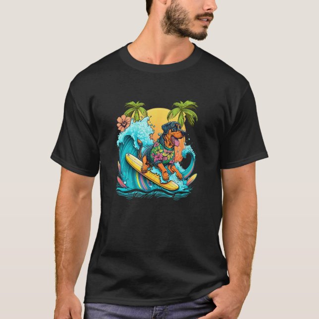 Rottweile Dogpng Surfing with Pineapple Pattern T-Shirt (Vorderseite)