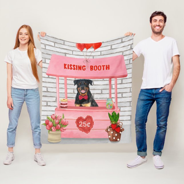 Rottweiler Dog Valentine's Day Kissing Booth Fleecedecke (Beispiel)
