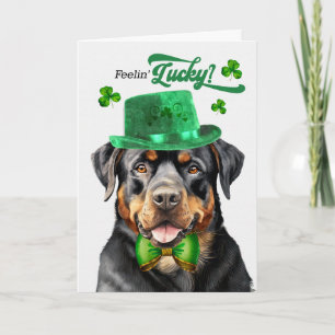 Rottweiler Hund fühlt sich am St. Patrick's Day gl Feiertagskarte